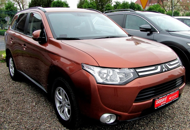 Mitsubishi Outlander cena 48999 przebieg: 257649, rok produkcji 2013 z Mikołajki małe 191